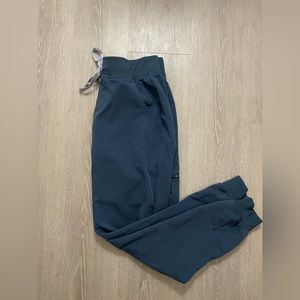 FIGS Dark Harbor scrub joggers. Size XS